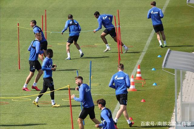 如何将校园足球从特长运动变为学生日常活动